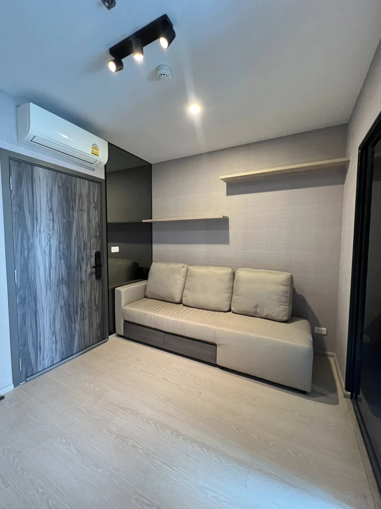 Selling a corner condo unit at Elio del Nest. Enjoy privacy and convenience all in one place. Buy now before you miss this opportunity!