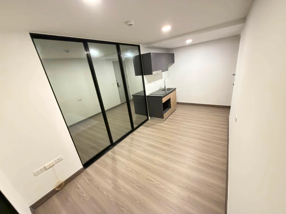 FLEXI Sathorn-Charoen Nakhon condo for sale. Ready to move in. Amazing price! Reserve yours today! Don't miss this opportunity!