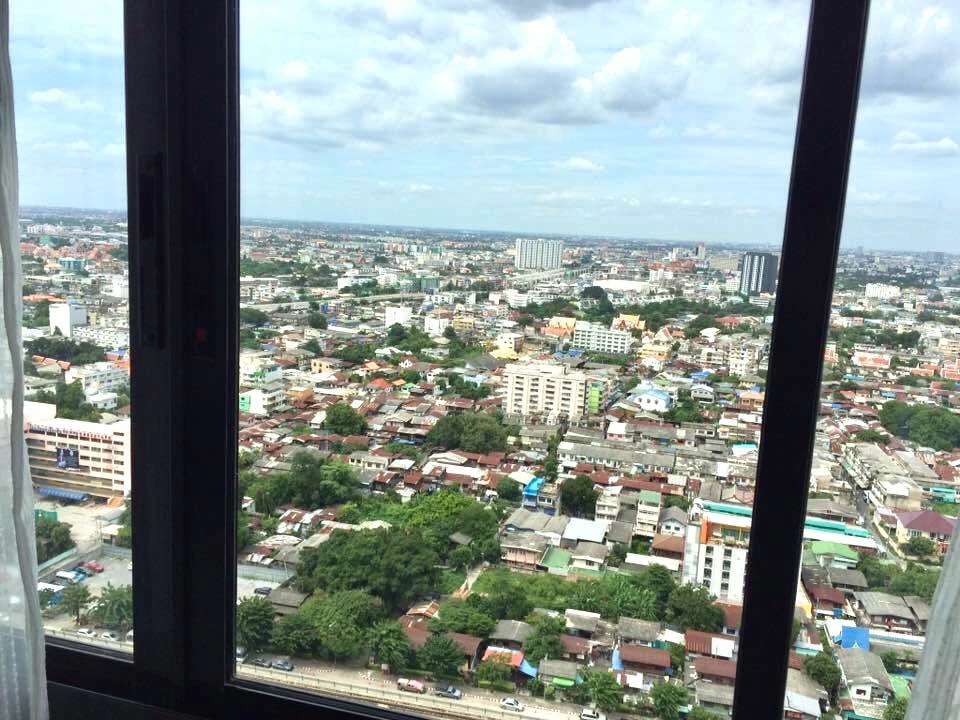 Condo for sale, Ideo Sathorn Thapra, ready to move in, complete facilities, 28th floor, high view, buy now.