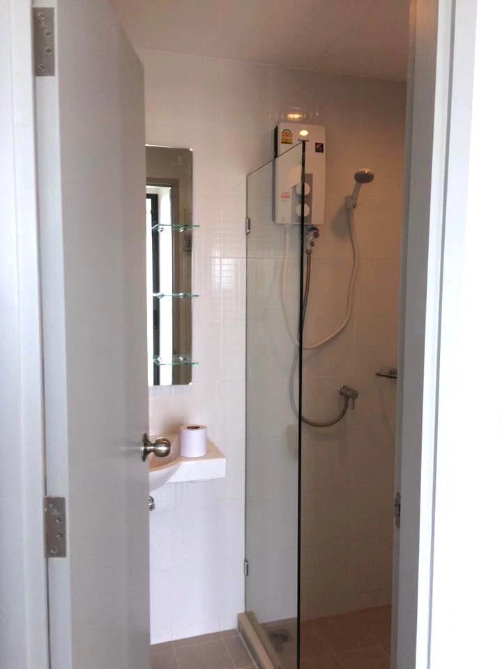 Condo for sale, Ideo Sathorn Thapra, ready to move in, complete facilities, 28th floor, high view, buy now.