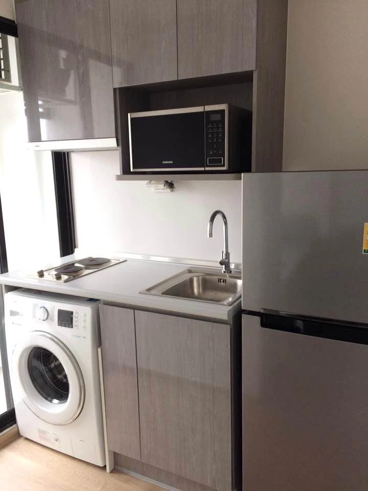 Condo for sale, Ideo Sathorn Thapra, ready to move in, complete facilities, 28th floor, high view, buy now.