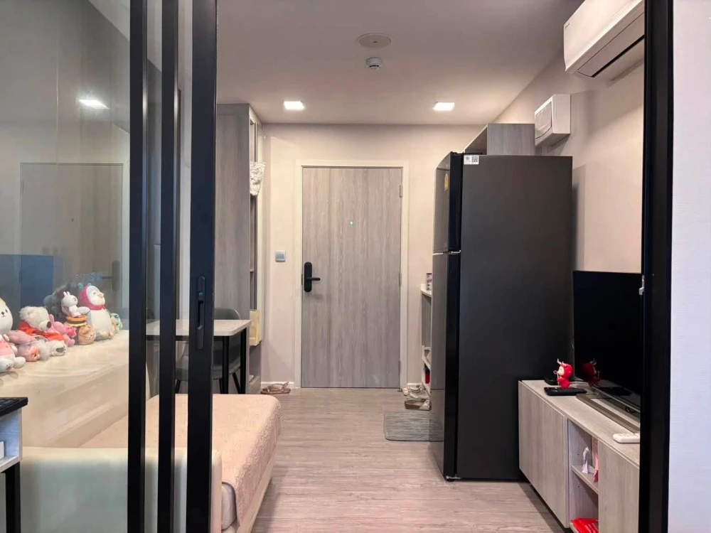 Selling a Kave AVA condo, 1 Bedroom with walk-in closet, beautifully decorated and ready to move in. Book now, don't miss out!