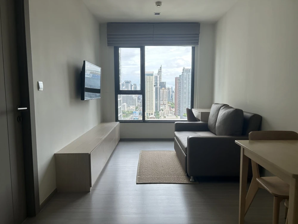 Condo for sale: Life Asoke - Rama9, 30th floor, unobstructed view overlooking Makkasan Park. Comes with all amenities. Buy now, don't wait!