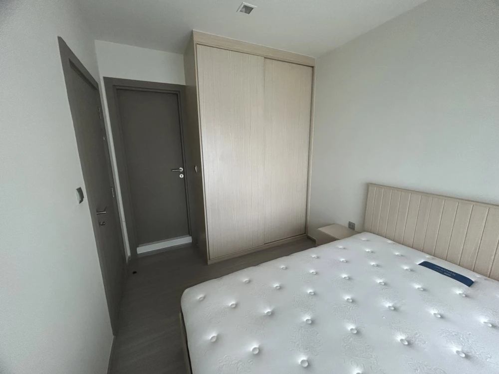 Condo for sale: Life Asoke - Rama9, 30th floor, unobstructed view overlooking Makkasan Park. Comes with all amenities. Buy now, don't wait!