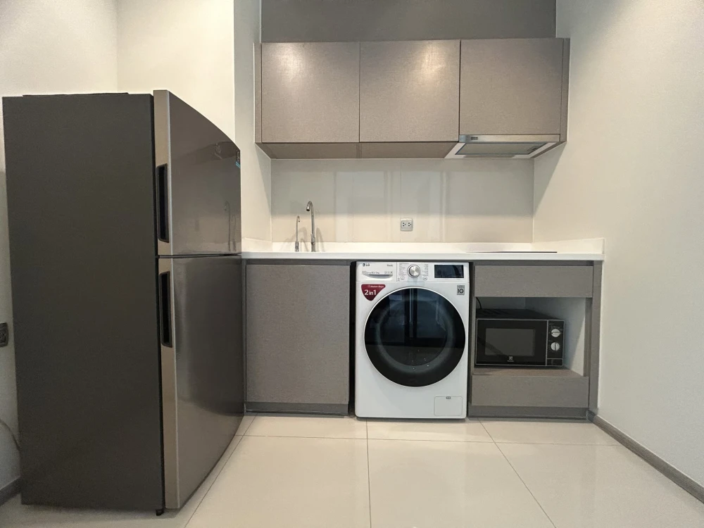 Condo for sale: Life Asoke - Rama9, 30th floor, unobstructed view overlooking Makkasan Park. Comes with all amenities. Buy now, don't wait!