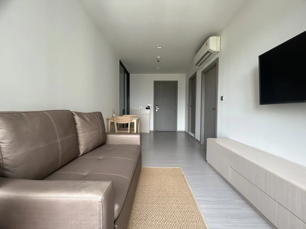Condo for sale: Life Asoke - Rama9, 30th floor, unobstructed view overlooking Makkasan Park. Comes with all amenities. Buy now, don't wait!