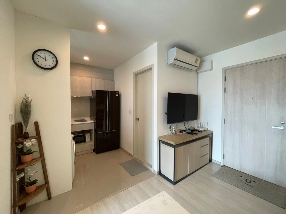 Life Asoke condo for sale. Fully furnished and ready to move in. Complete amenities. Great price. Reserve yours today!