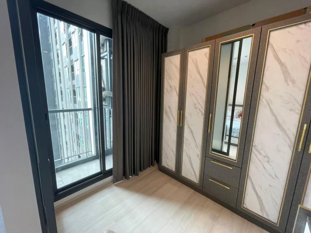 Condo for sale, Life One Willess, 26th floor, high view, comes with a very good price. I tell you, you must not miss it.