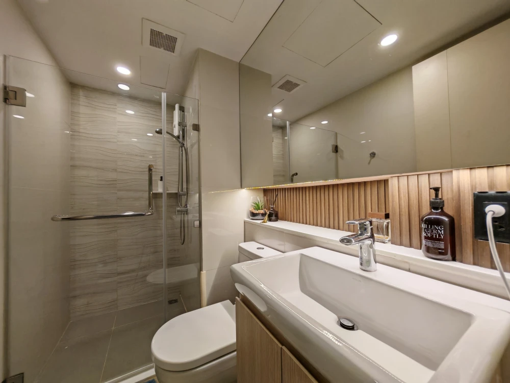 Condo for sale Life Rama 4 - Asoke Rare Type Vertiplex 2 floors + balcony next to the garden, fully furnished, buy now.