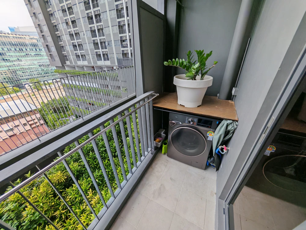 Condo for sale Life Rama 4 - Asoke Rare Type Vertiplex 2 floors + balcony next to the garden, fully furnished, buy now.