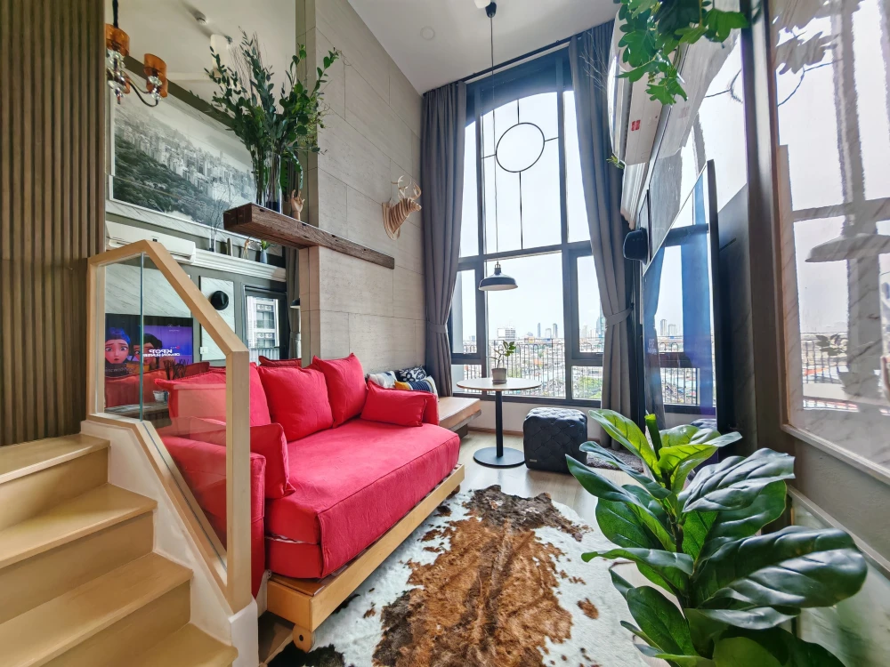 Condo for sale Life Rama 4 - Asoke Rare Type Vertiplex 2 floors + balcony next to the garden, fully furnished, buy now.