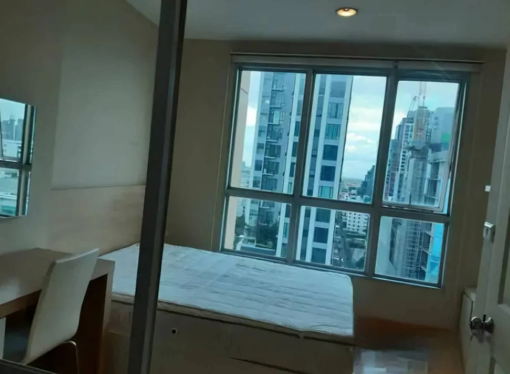 Ready-to-move-in condo for sale at Life@Phahol-Ari, 15th floor with stunning high-floor views. Amazing price! Own it today! Don't wait!