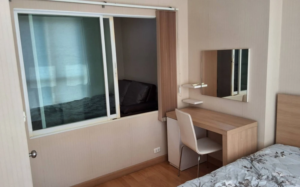 Ready-to-move-in condo for sale at Life@Phahol-Ari, 15th floor with stunning high-floor views. Amazing price! Own it today! Don't wait!