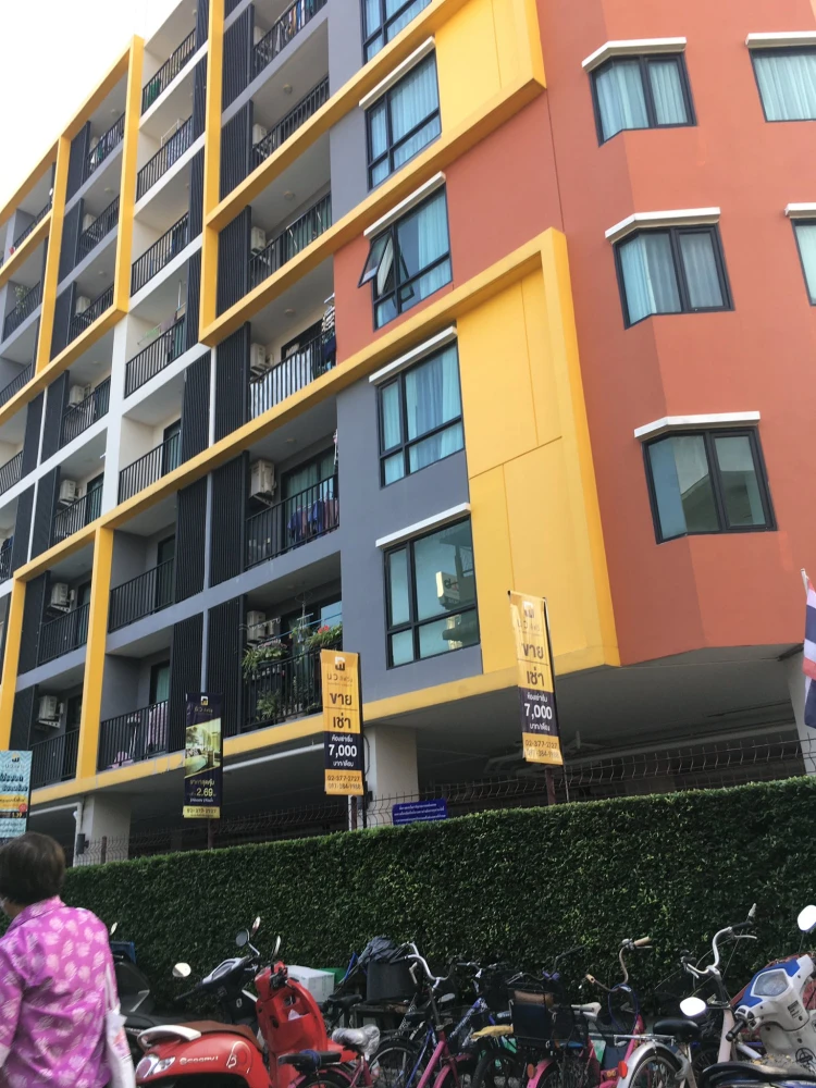 Selling a spacious condo at NAWA LIVING, Nawamin 75. Located on the 4th floor with a panoramic balcony. Book now, don't wait!