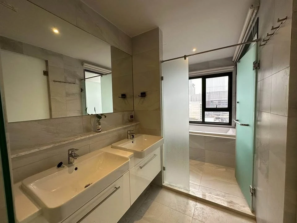 Condo for sale Rhythm Ekkamai, spacious room, lots of usable space, convenient, complete in one place, buy now!