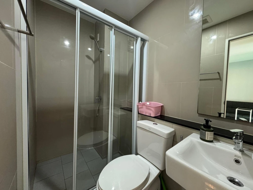 Condo for sale, Starview, 42nd floor, river view, comes with plenty of usable space. Come and own it today.
