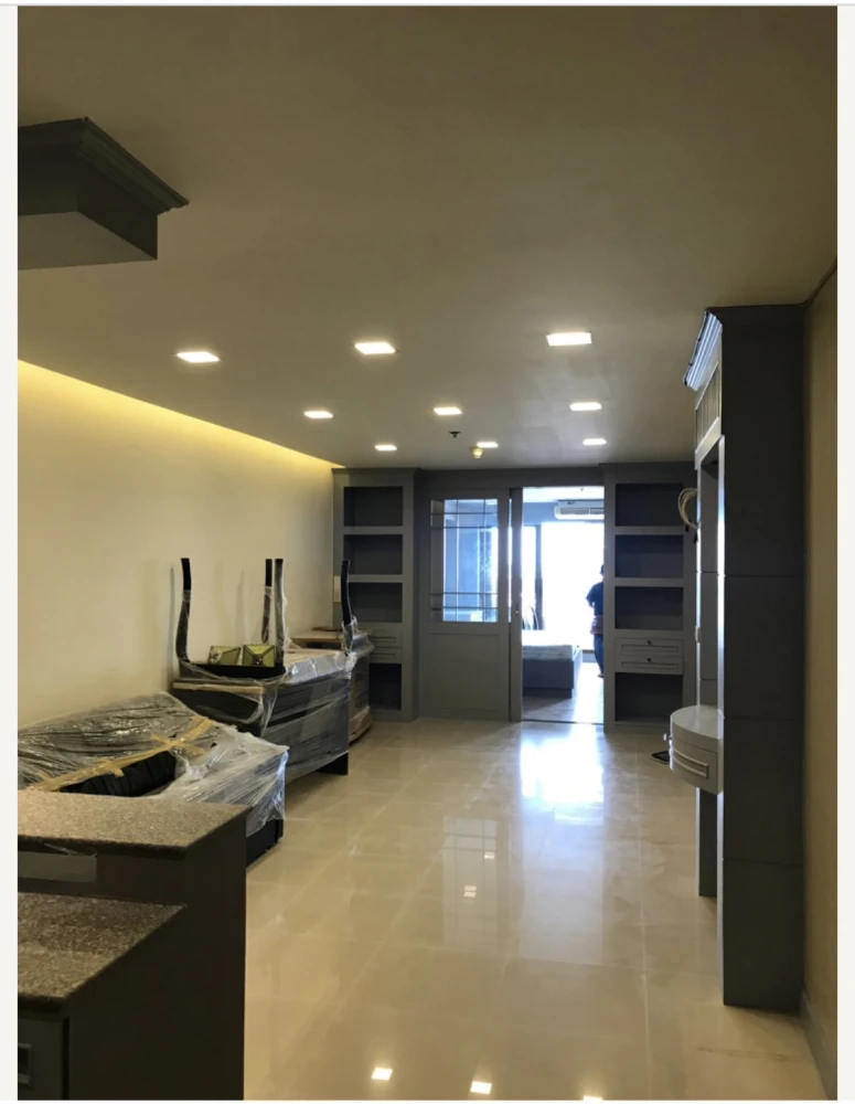 State Tower condo for sale, good looking room, color tone, easy to decorate Full set of furniture. You can reserve now. Hurry up.