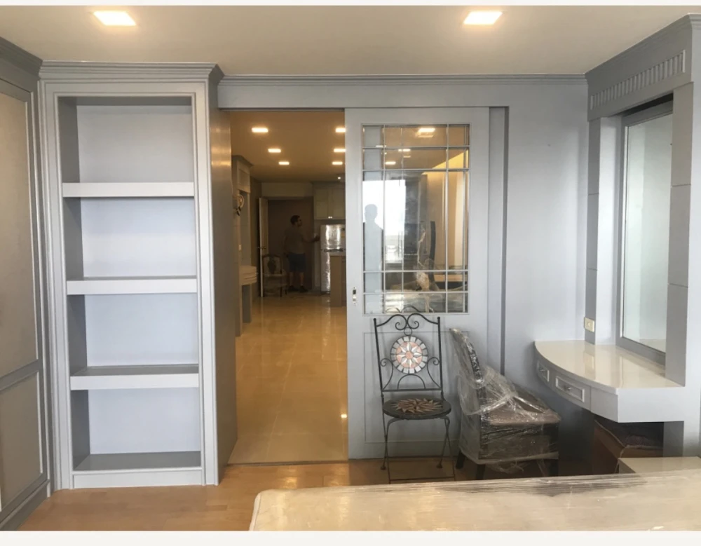 State Tower condo for sale, good looking room, color tone, easy to decorate Full set of furniture. You can reserve now. Hurry up.