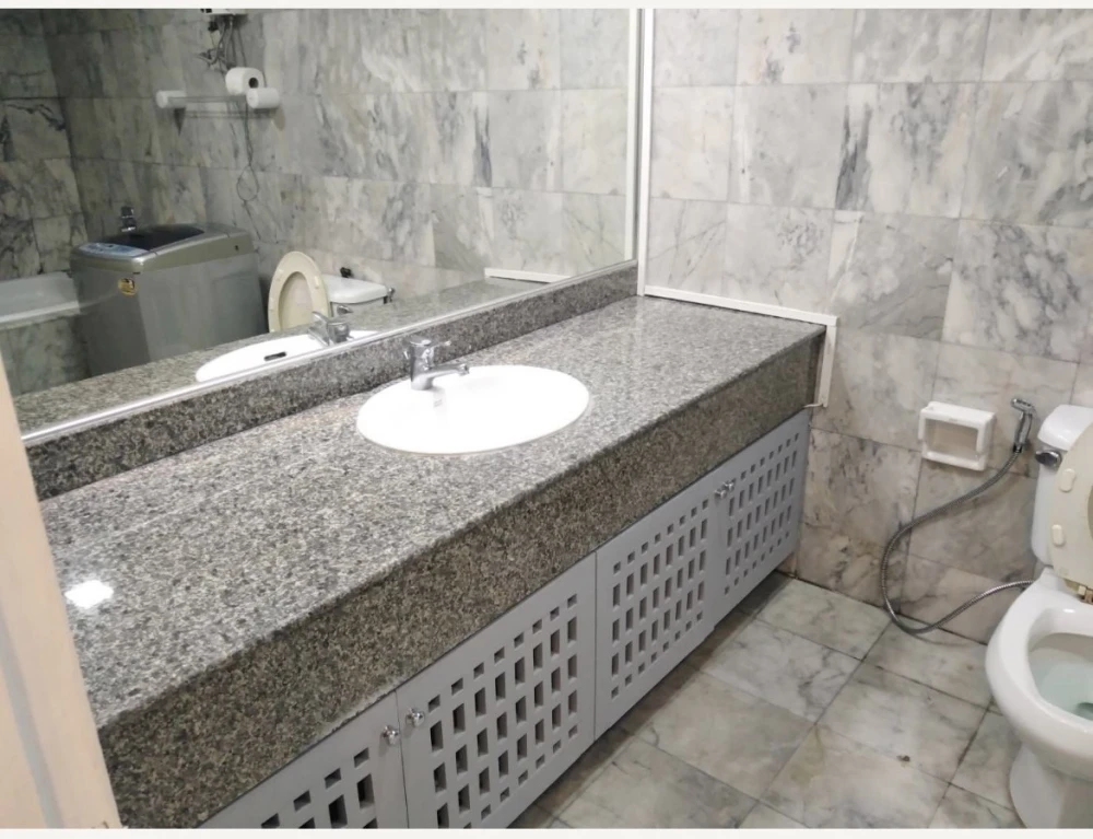 State Tower condo for sale, good looking room, color tone, easy to decorate Full set of furniture. You can reserve now. Hurry up.