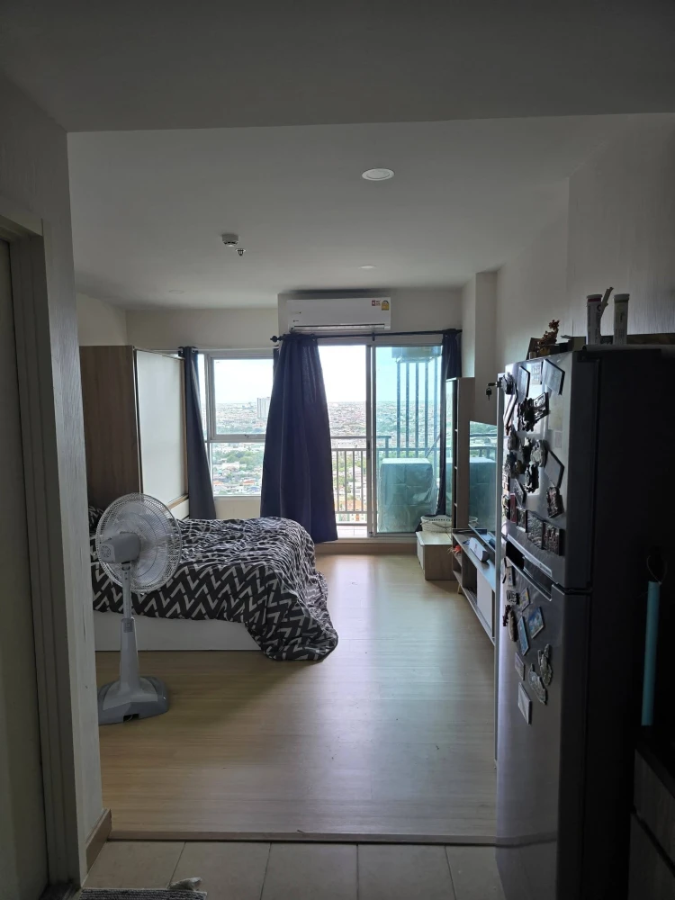 Selling a Supalai Park Talat Phlu condo, studio unit, 30th floor. High floor with great view. Excellent value. Own it today!