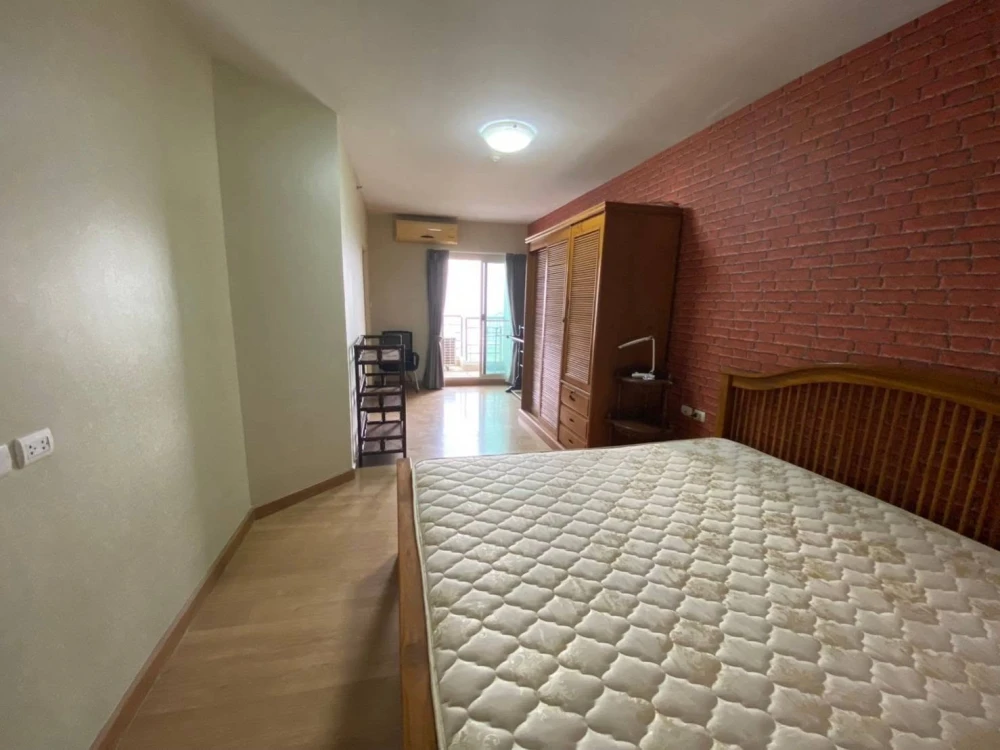 Selling a spacious Supalai Park Srinakarin condo. Excellent value for money. Own it today!