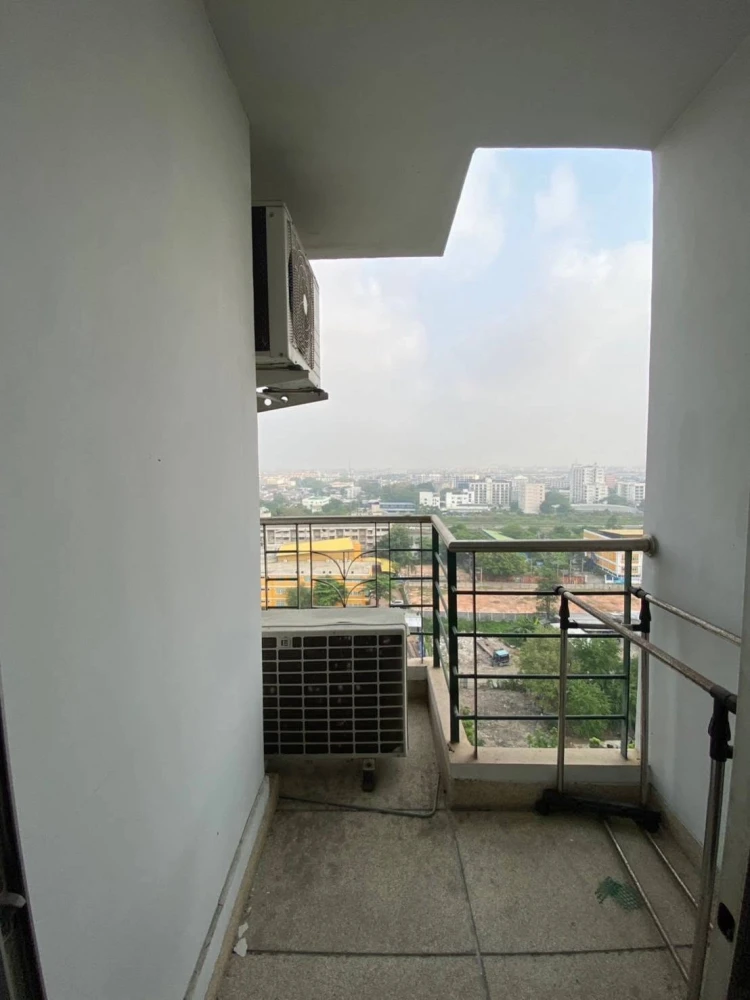 Selling a spacious Supalai Park Srinakarin condo. Excellent value for money. Own it today!