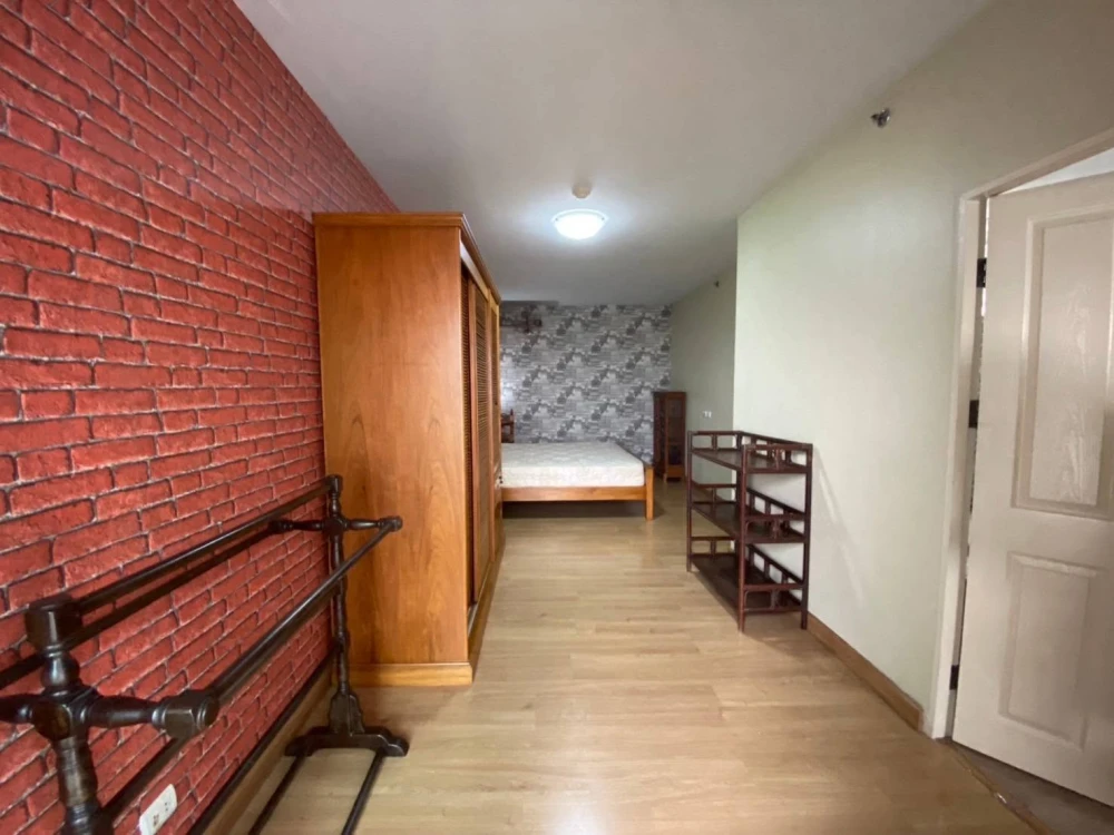 Selling a spacious Supalai Park Srinakarin condo. Excellent value for money. Own it today!