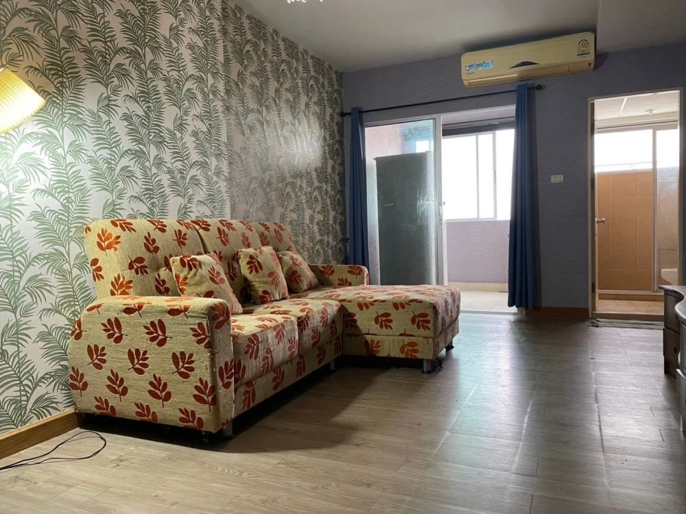 Selling a spacious Supalai Park Srinakarin condo. Excellent value for money. Own it today!