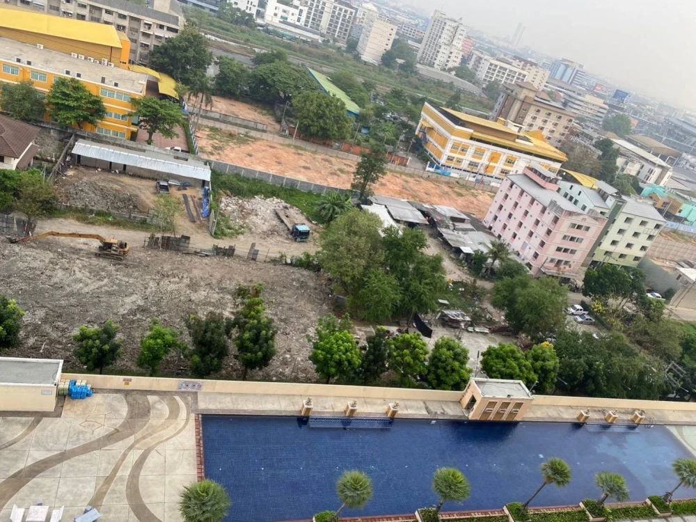 Selling a spacious Supalai Park Srinakarin condo. Excellent value for money. Own it today!
