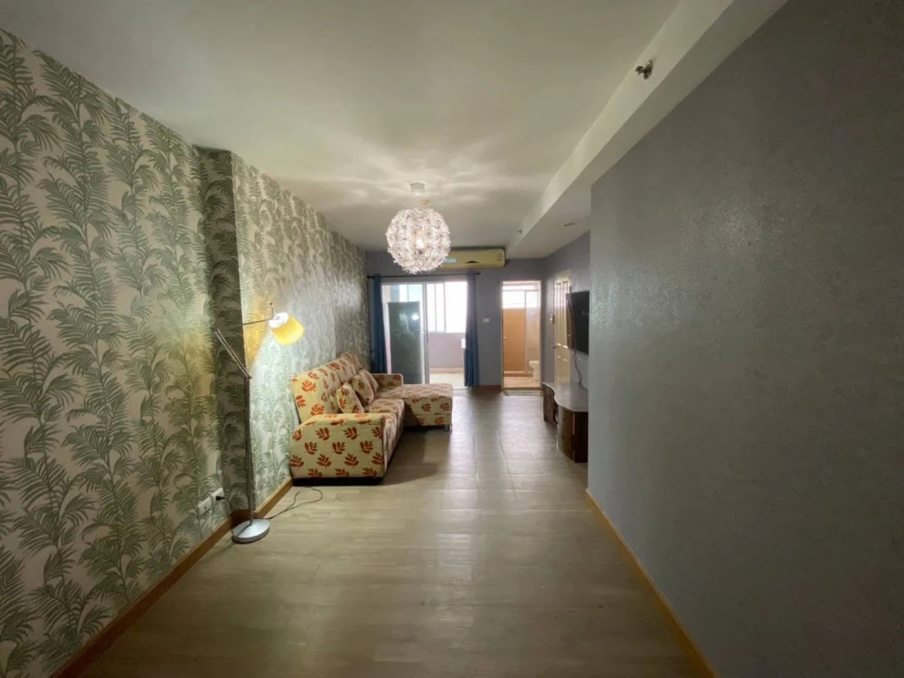 Selling a spacious Supalai Park Srinakarin condo. Excellent value for money. Own it today!