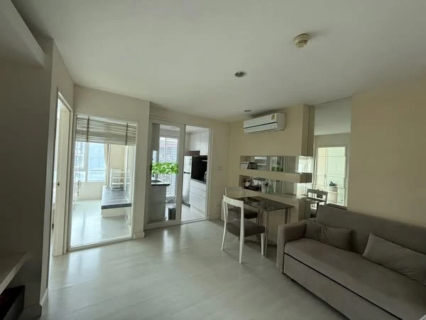 Condo for sale: The Bangkok Sathorn-Taksin. Ready to move in. Plenty of usable space. Great price. Hurry and become the owner today!