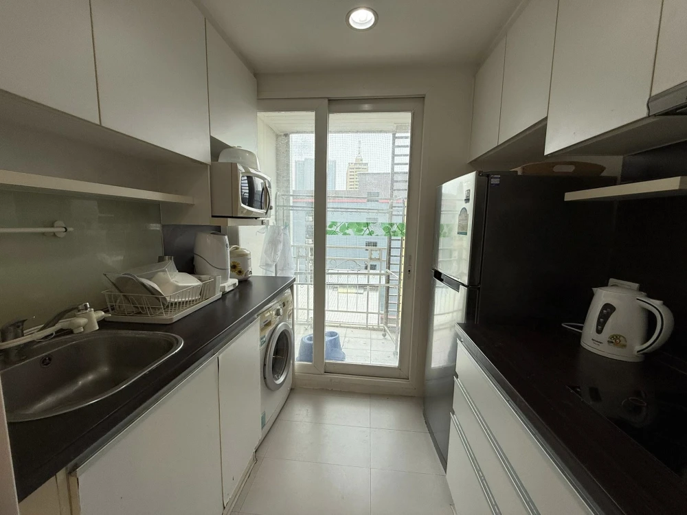 Condo for sale: The Bangkok Sathorn-Taksin. Ready to move in. Plenty of usable space. Great price. Hurry and become the owner today!
