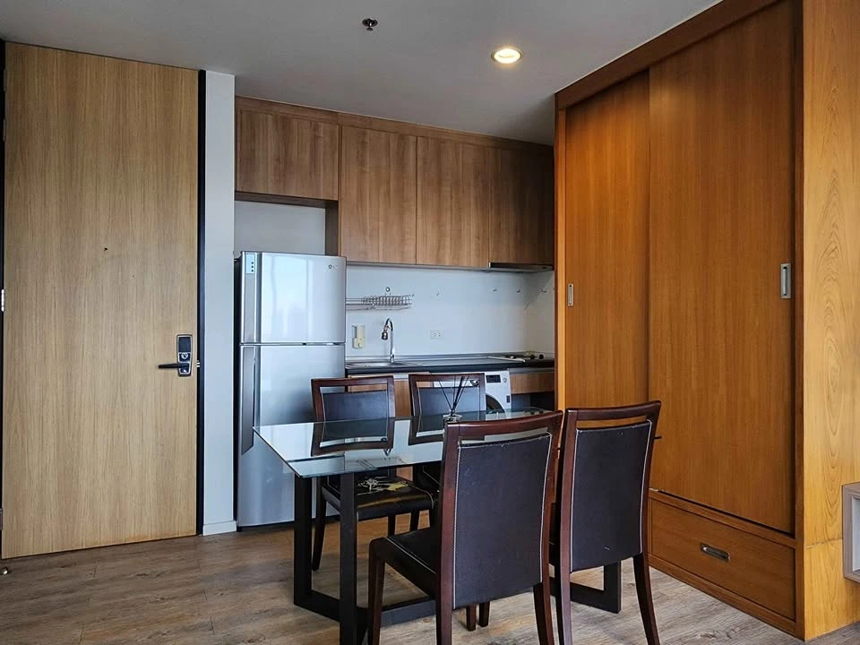Condo for sale: The Issara Ladprao. Spacious room, plenty of usable space, 34th floor, beautiful view. Come and own it today.