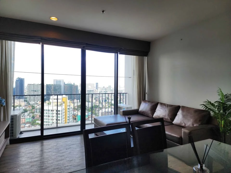 Condo for sale: The Issara Ladprao. Spacious room, plenty of usable space, 34th floor, beautiful view. Come and own it today.