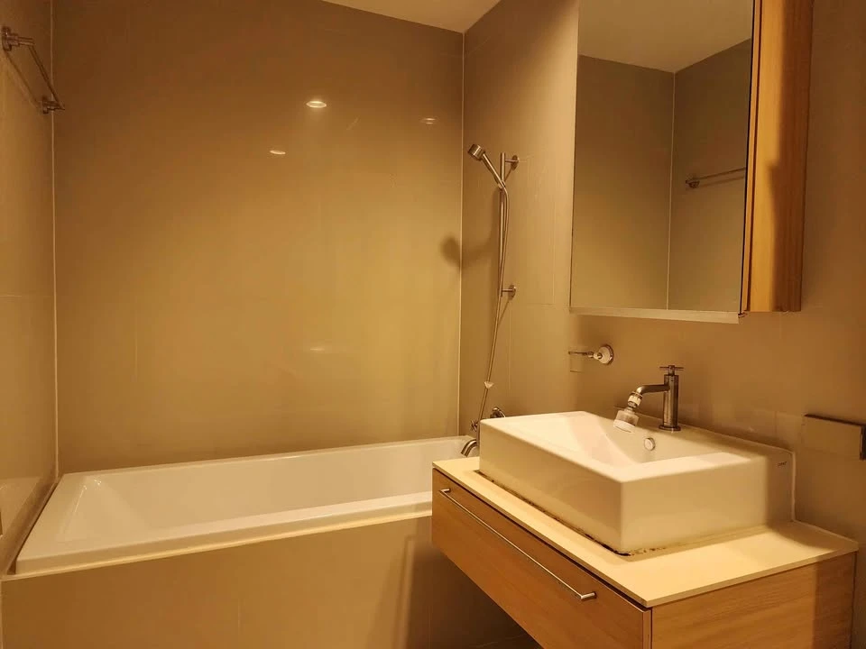 Condo for sale: The Issara Ladprao. Spacious room, plenty of usable space, 34th floor, beautiful view. Come and own it today.