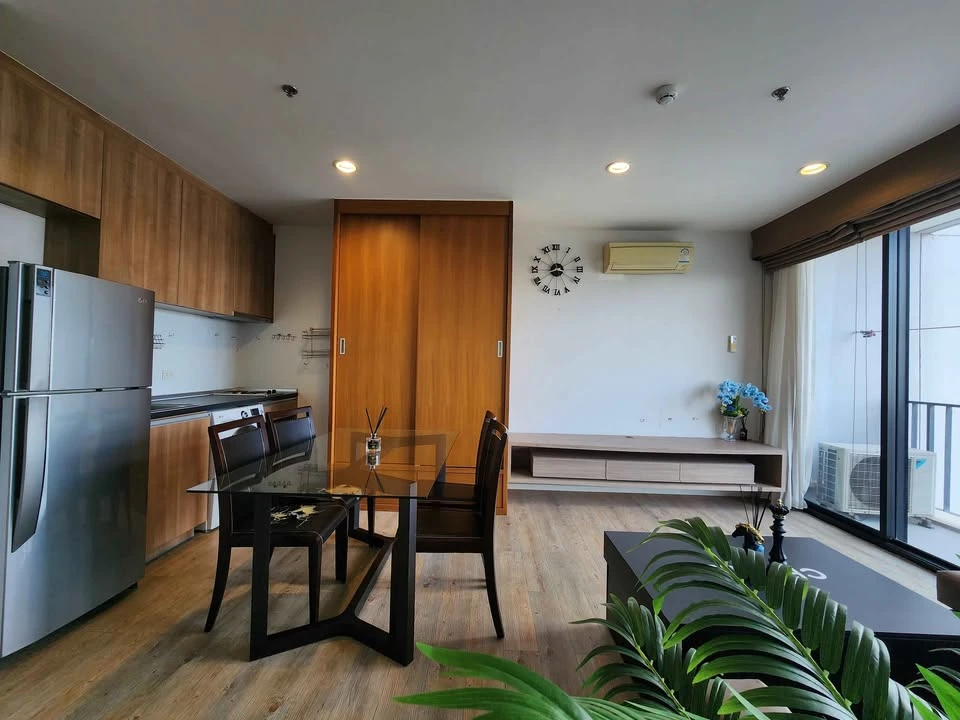 Condo for sale: The Issara Ladprao. Spacious room, plenty of usable space, 34th floor, beautiful view. Come and own it today.