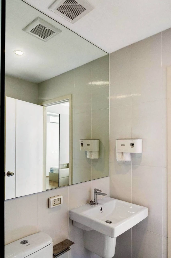 Condo for sale: The Origin Ram 209 Interchange. Ready to move in, wallpaper installed throughout. Affordable price. Own it now!