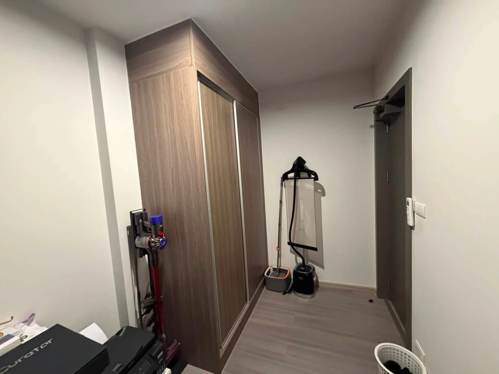Condo for sale at The Parkland Charan-Pinklao. Built-in design focusing on practicality and storage, fully furnished with appliances. Book now!
