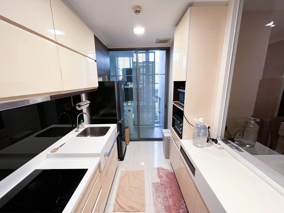 Condo for sale: The Room Sukhumvit 62. Large room with ample usable space. Fully furnished and ready to move in. Well-built. Come reserve now!