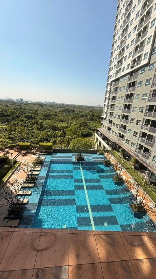 Condo for sale at The Trust @ BTS Erawan. Nice unit, complete amenities. Own it today!