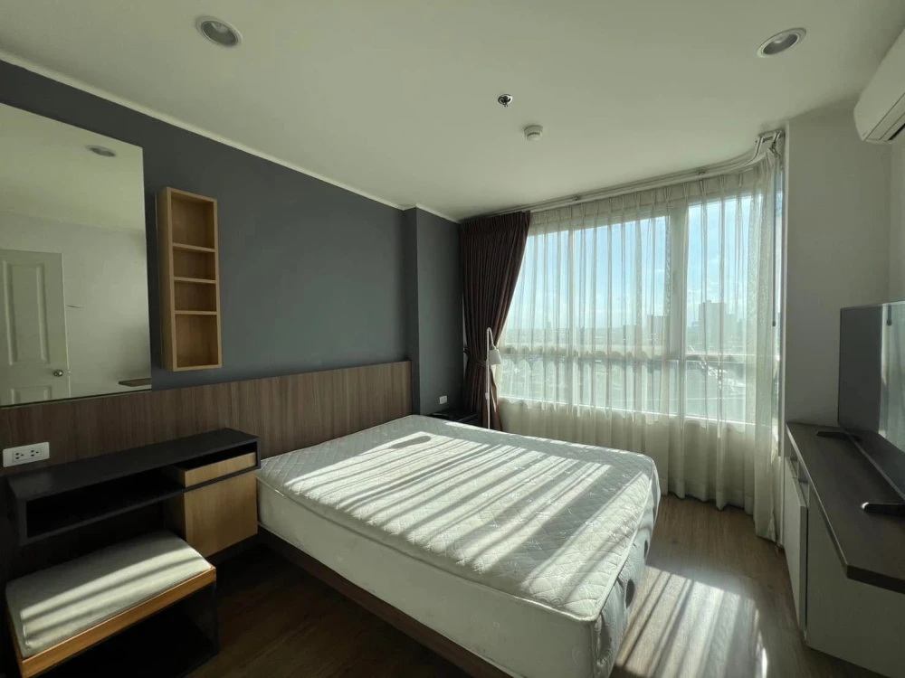 Selling a 1-bedroom condo at U Delight Rattanathibet. The unit has a separate bedroom, a beautiful view, and is ready to move in. Book now!