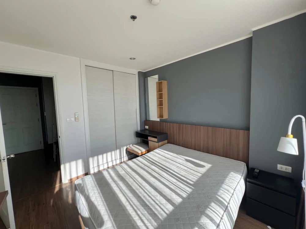 Selling a 1-bedroom condo at U Delight Rattanathibet. The unit has a separate bedroom, a beautiful view, and is ready to move in. Book now!