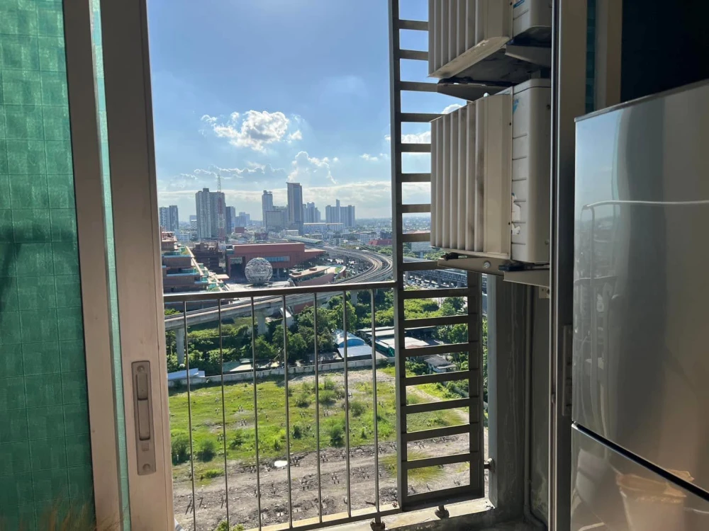 Selling a 1-bedroom condo at U Delight Rattanathibet. The unit has a separate bedroom, a beautiful view, and is ready to move in. Book now!