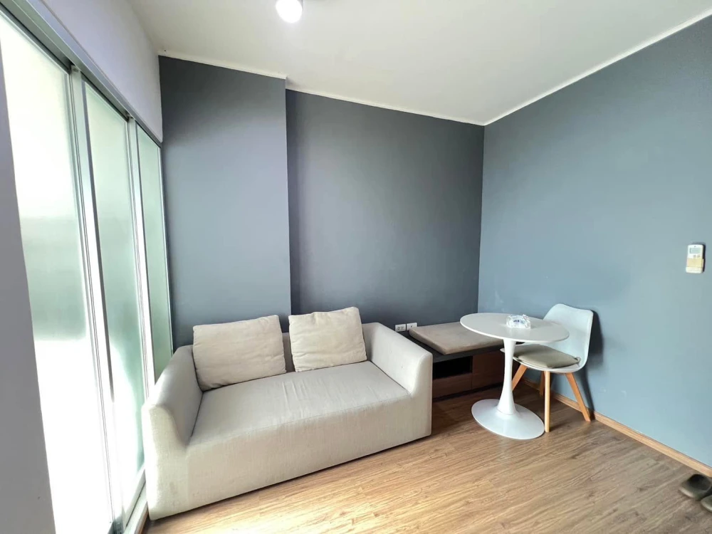 Selling a 1-bedroom condo at U Delight Rattanathibet. The unit has a separate bedroom, a beautiful view, and is ready to move in. Book now!