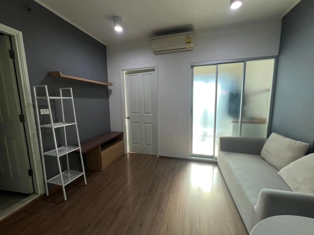 Selling a 1-bedroom condo at U Delight Rattanathibet. The unit has a separate bedroom, a beautiful view, and is ready to move in. Book now!