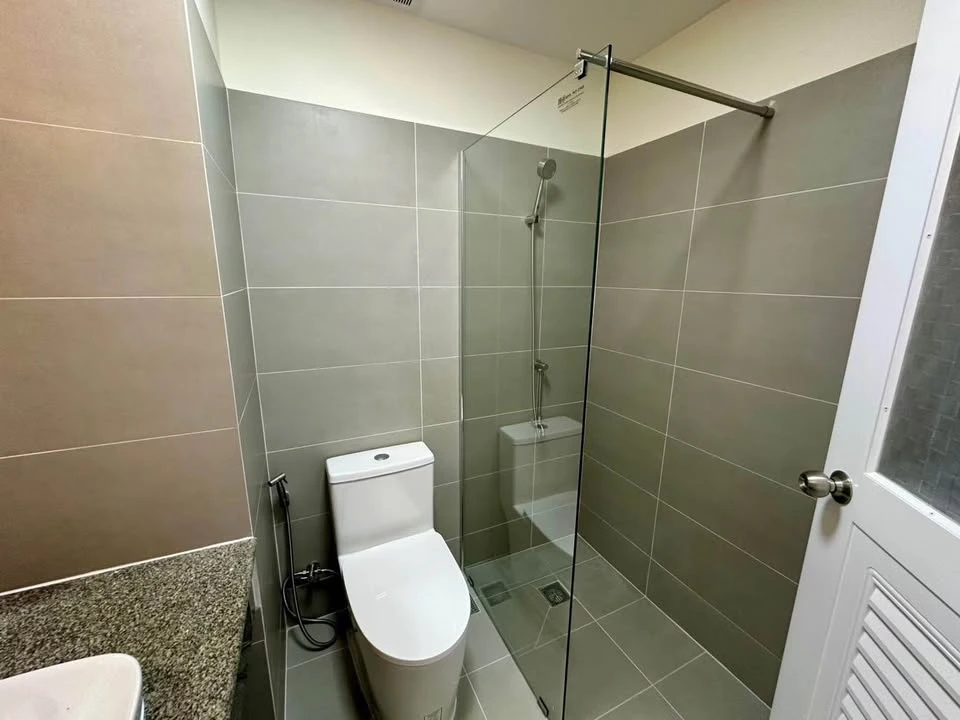 Condo for sale/rent, Garden Court, 4th floor, corner unit. Large room, perfect for the whole family. Own it today! Don't miss out!