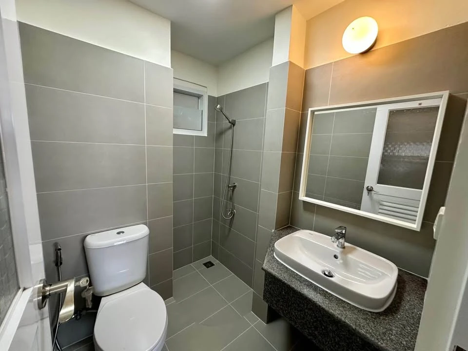 Condo for sale/rent, Garden Court, 4th floor, corner unit. Large room, perfect for the whole family. Own it today! Don't miss out!