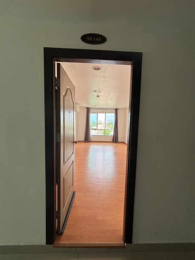 Condo for sale, Crystal Condominium, 2 rooms, comfortable, open view, cool breeze, complete electrical appliances. Good like this, hurry and reserve n