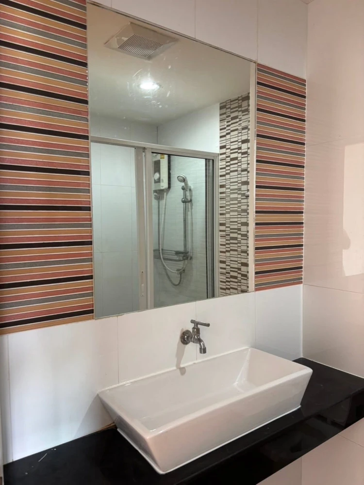 Condo for sale, Crystal Condominium, 2 rooms, comfortable, open view, cool breeze, complete electrical appliances. Good like this, hurry and reserve n