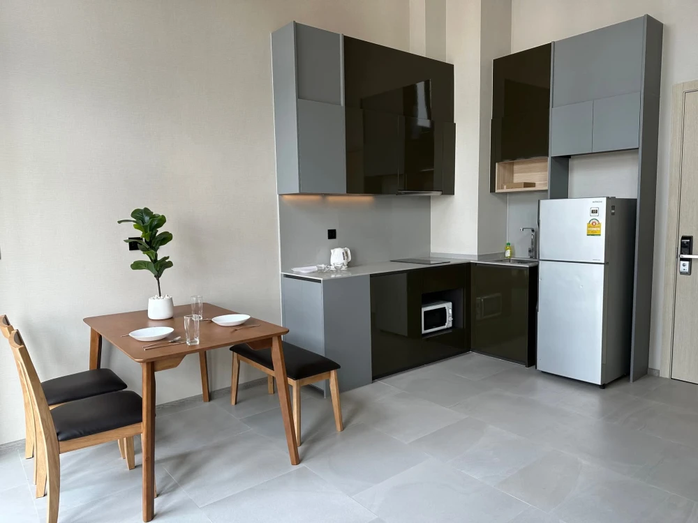 Condo for sale, Cooper Siam, empty room, 1 bedroom, 1 bathroom, very wide front, get city view, no building blocking it, don't miss it.